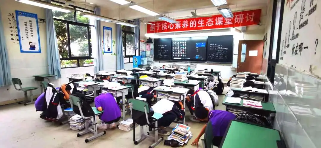 成都市金花中学地震应急疏散演练