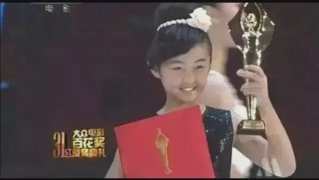 张子枫背后大佬身份曝光，她这15年的成名之路，太不容易了