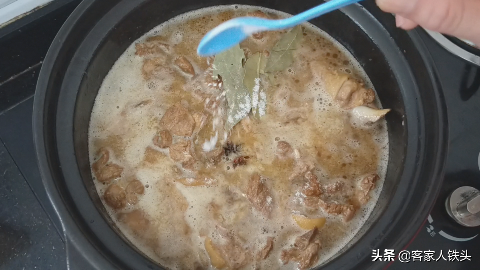 鸭肉别直接下锅炖，加2个土豆做一锅，好吃不腻，孩子都不挑食了