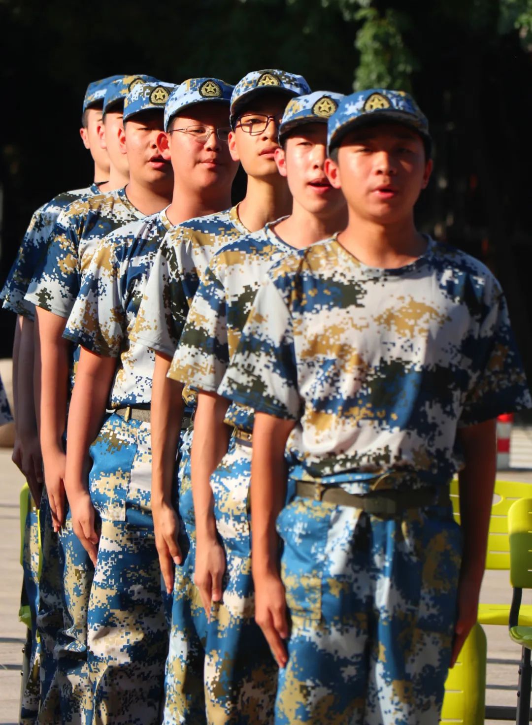 军姿飒爽 青春飞扬，潍坊恒德实验学校举行2021级新生军训闭营仪式