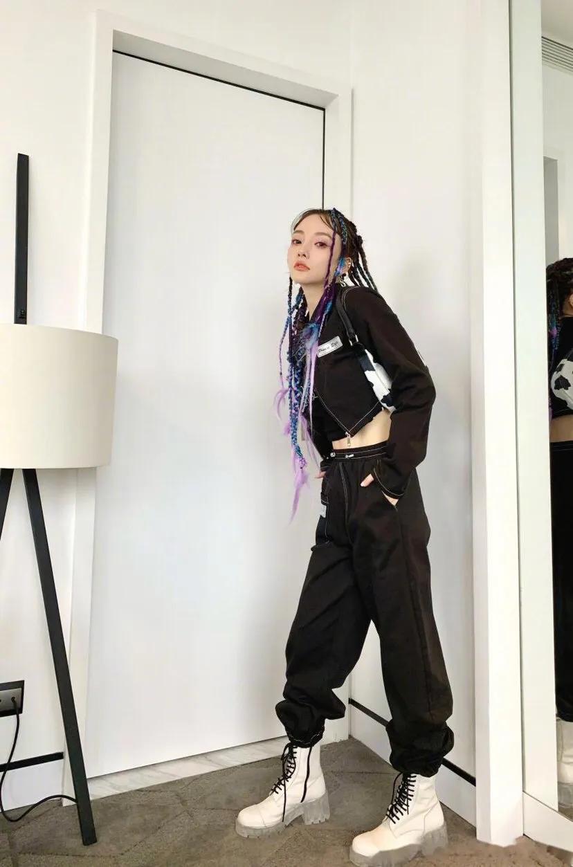 离婚后的李小璐风格变了，你细品