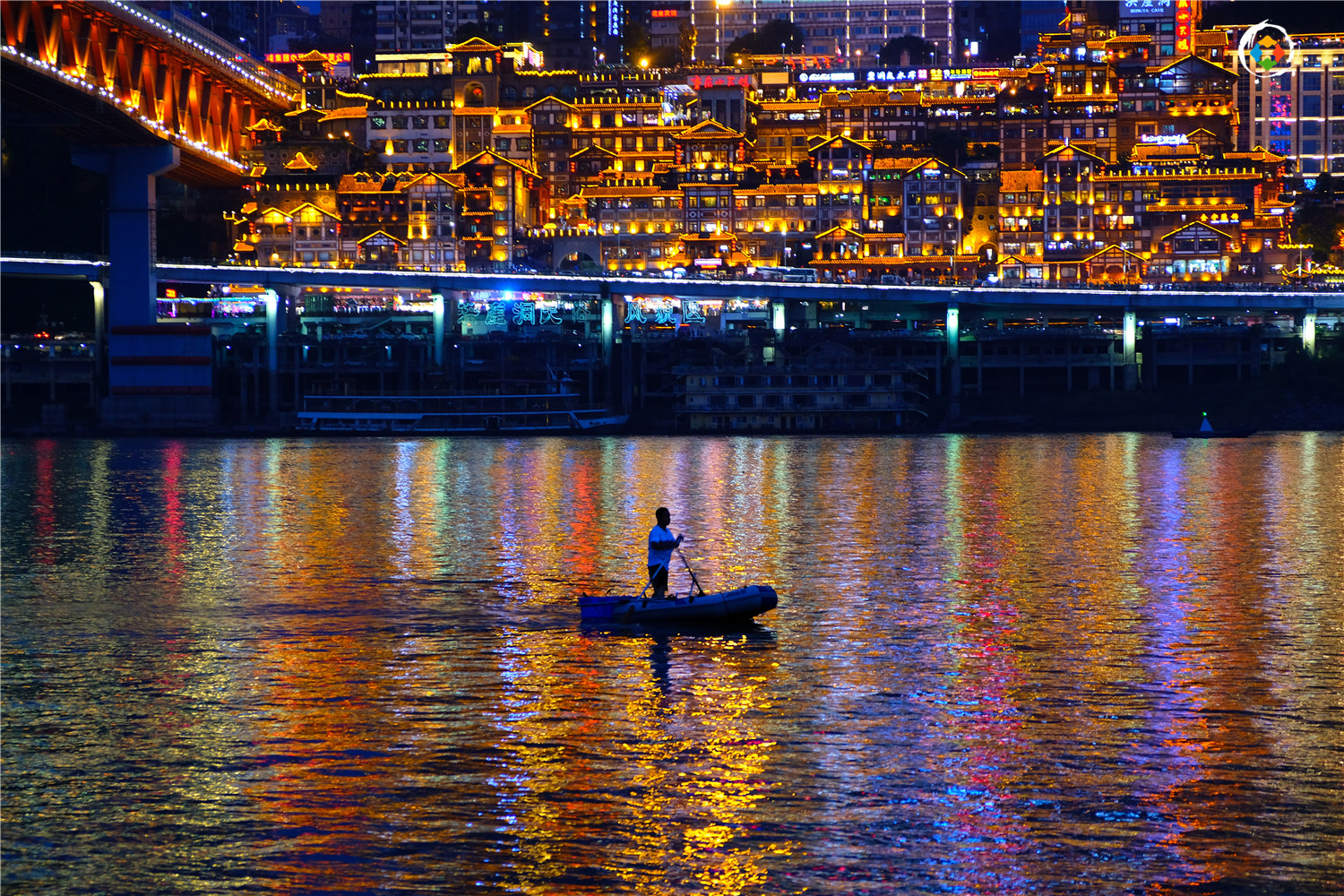 重庆洪崖洞开始形象包装，2个月没有外墙灯饰，游客还会去吗？