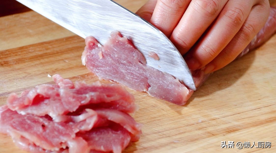 這是快手家常菜絲瓜炒肉片，豬肉這樣上漿，吃著嫩滑