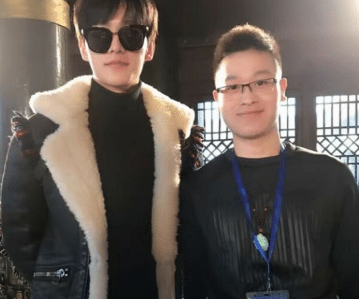 他靠一本小说走红网络，翻拍一部电视剧赚1亿，