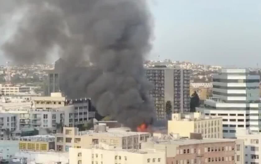 快讯! 美国洛杉矶市中心突发爆炸, 多处建筑物起