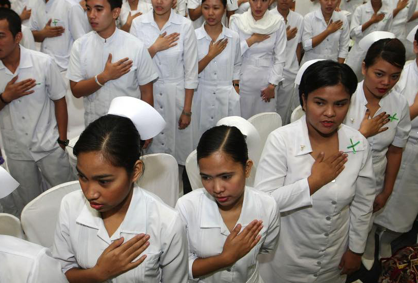 菲律賓打算向英德輸出護士換取疫苗，菲律賓的護士是怎麼風靡的？