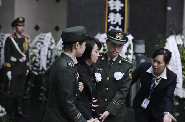 “中国最美女警官”：教师转行武警，31岁特招入伍，入职即少校