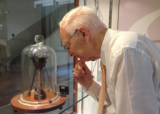 一個物理實驗持續94年，熬死兩位科學家，到底想證明什麽？