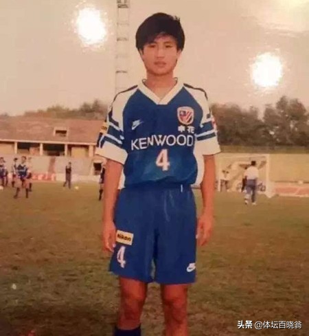 他号称中国卡洛斯，18年前转会费达1300万，31岁匆