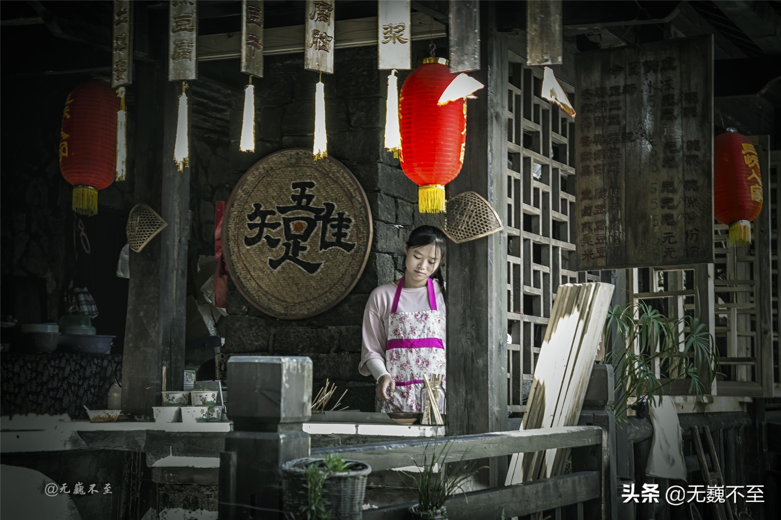 夜发清溪向三峡，灯影凝翠有人家(紫钗记灯街拾翠小桃红)