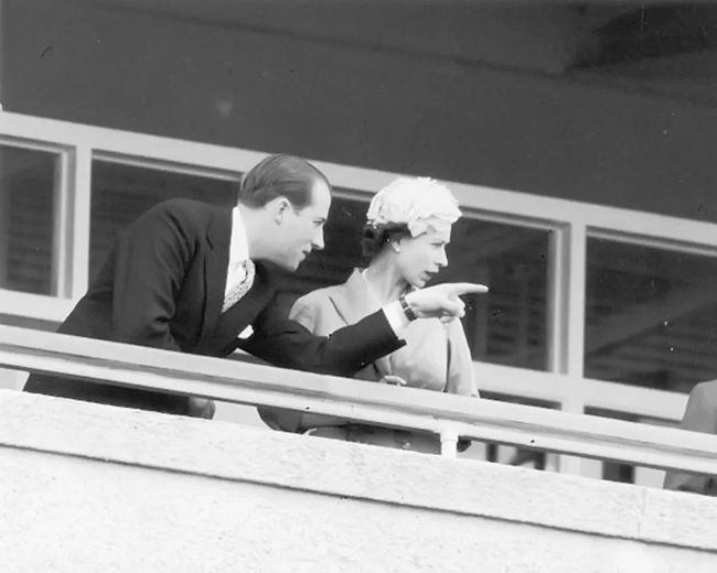 “唐顿庄园”的主人，英女王随叫随到的蓝颜知