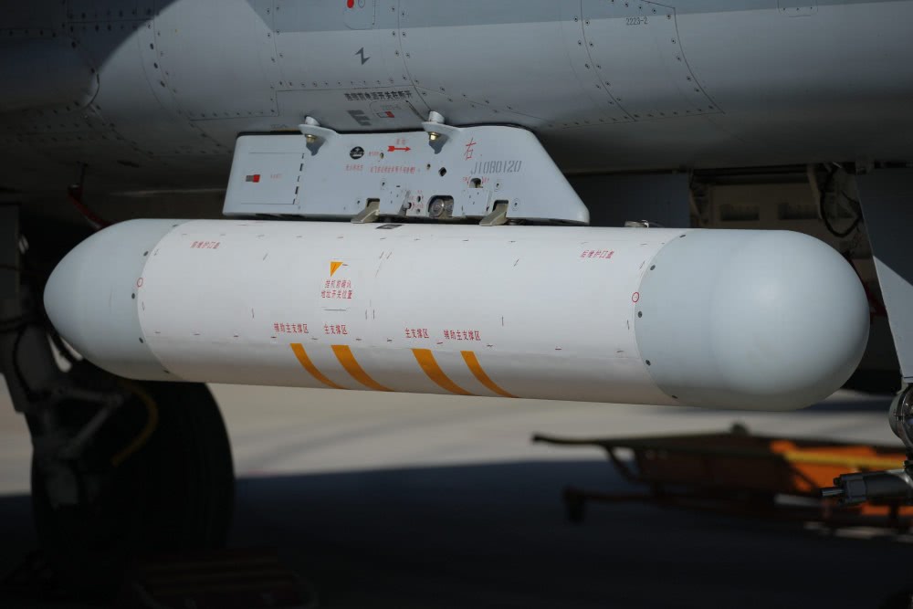 殲-10C戰(zhàn)斗機性能究竟如何？能否站在三代半戰(zhàn)機的頂峰？