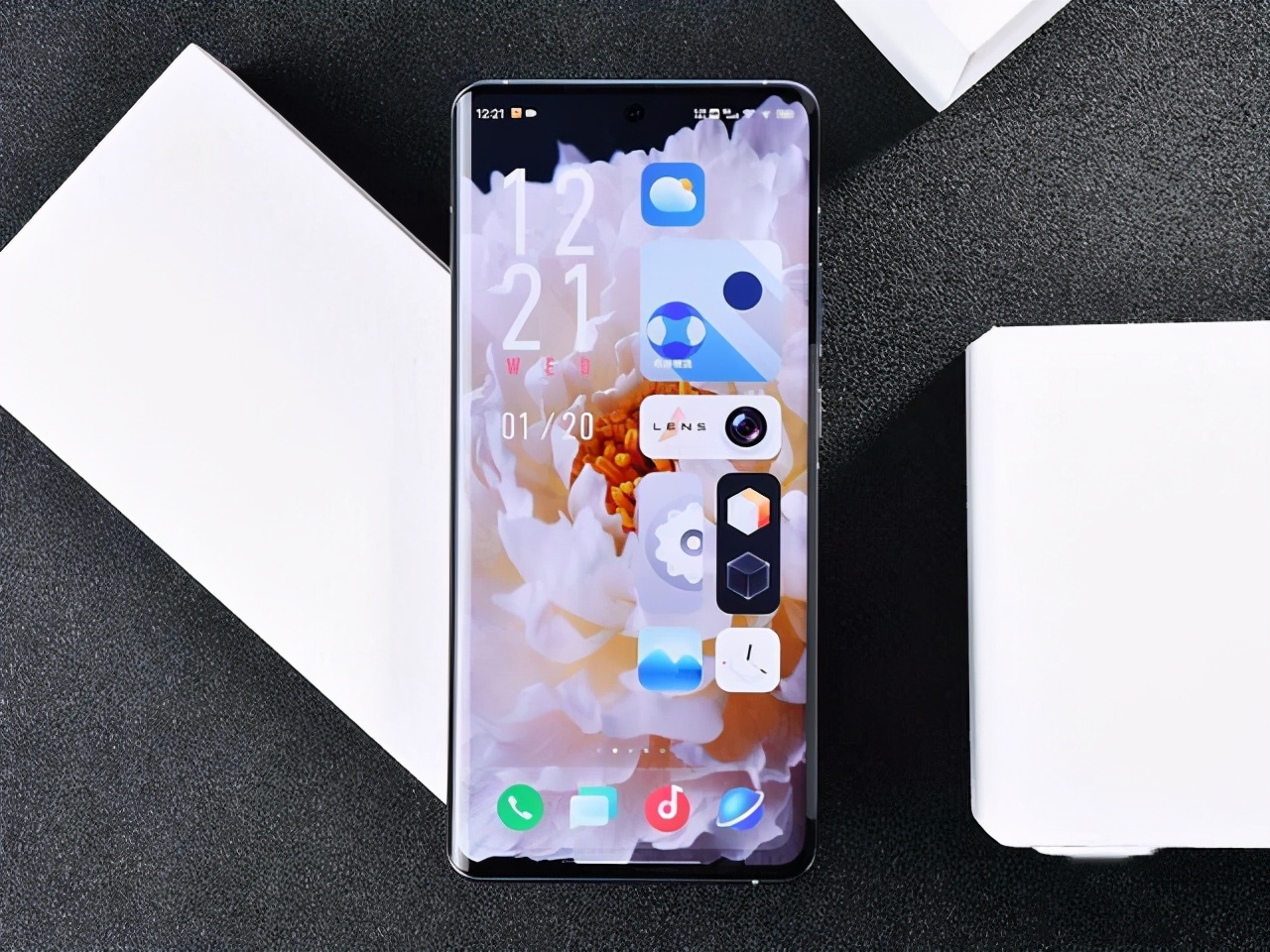 vivo X70超大杯将至，虽有骁龙888 Plus芯片，但续航快充不如子品牌