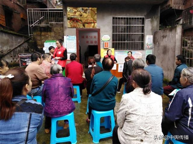 内江市市中区城东街道新建村社区召开创文院坝宣传会