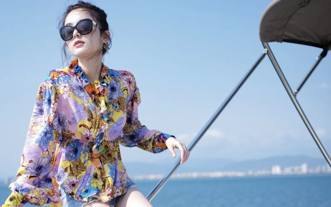 娜扎“炫富”上热搜：自己赚的钱最香啊