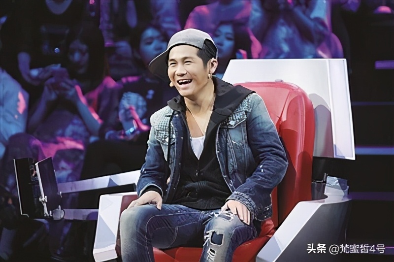 曹格曬與女兒合照，10歲只比爸爸矮一個頭，妻子疑整容模樣大變