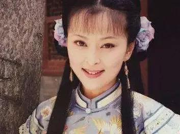 “最美琼女郎”何音：再婚与小9岁丈夫恩爱，一起养大前夫儿子