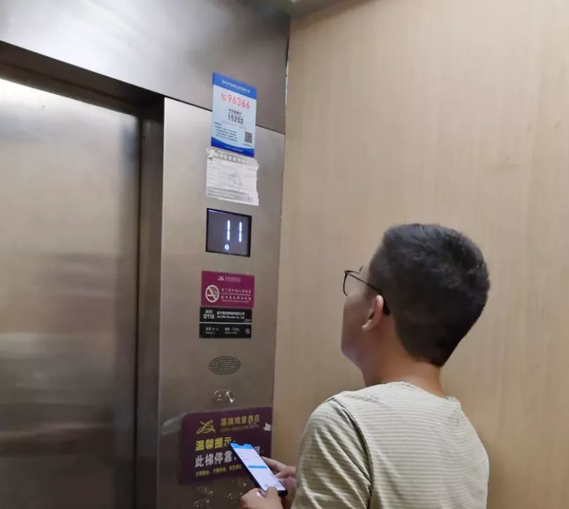 小平台，大作为！电梯大叔为电梯加把“安全锁”