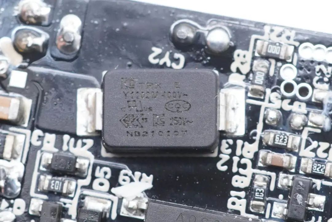 加油中国芯！拆解一款国产GaN器件的65W氮化镓快充