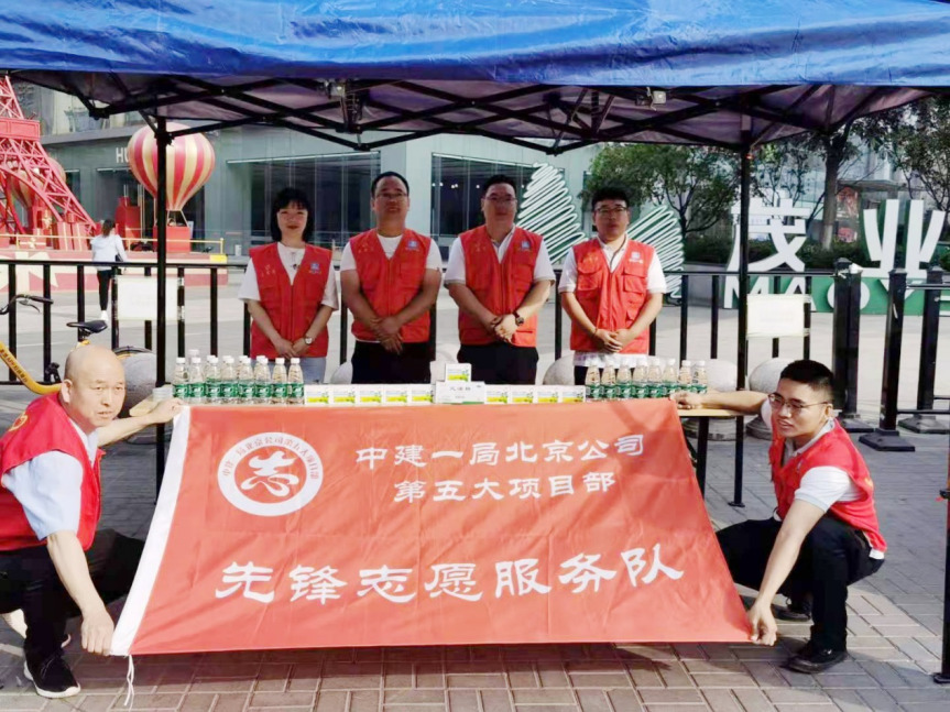 “冲刺吧 少年”先锋志愿服务队为高考保驾护航