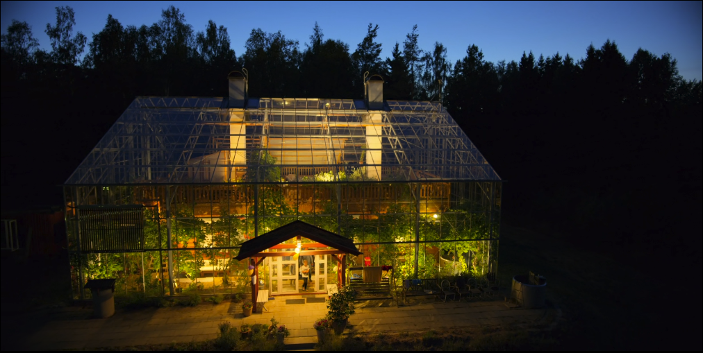 瑞典夫妻花12年为自闭症儿子建了座玻璃城堡：所