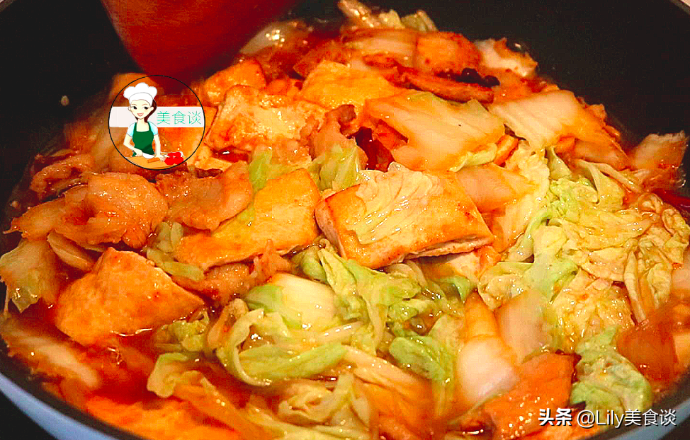 白菜燉豆腐時，先燉豆腐還是先炒白菜？ 都不對，大廚教你正確做法