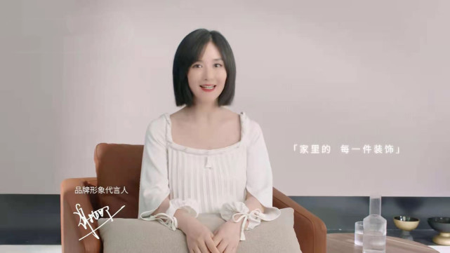 张杰晒夫妻合照撒糖，七夕亲自为谢娜扎头发，结婚十年恩爱不减