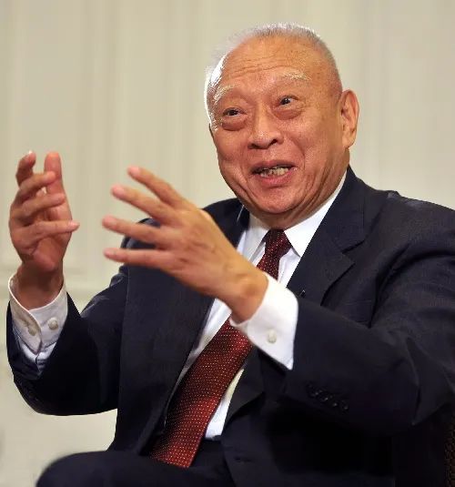 在香港拿下3000亿家产的，宁波男人