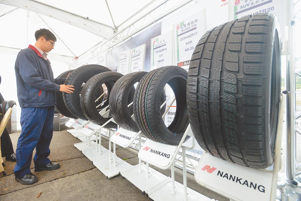 蔡英文開放萊豬卻換來美國重稅，台灣廠商哀嚎�不用玩了�