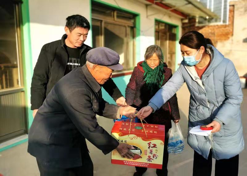 诸城石桥子镇访贫济困让“我们的节日·春节”更祥和