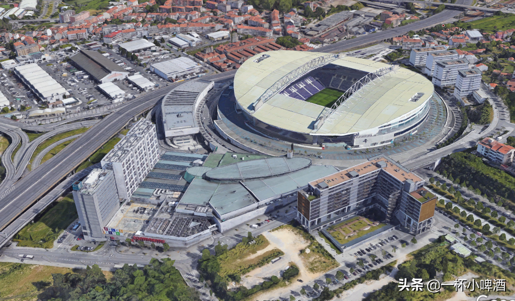 是巴萨b队主场诺坎普是全欧第一大足球场俯瞰巴塞罗那市区,城市风貌