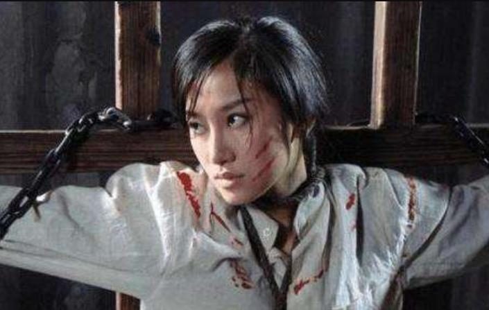 日军女间谍死不供认，戴笠拿出一样新刑具，女