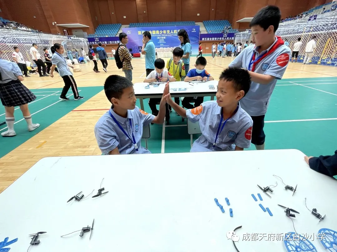 四川天府新区白沙小学丨小小无人机 乘风启航啦