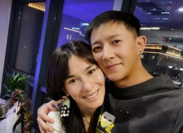 為啥外國女人婚后老得快？看盧靖姍就知道，和韓庚合照像“母子”