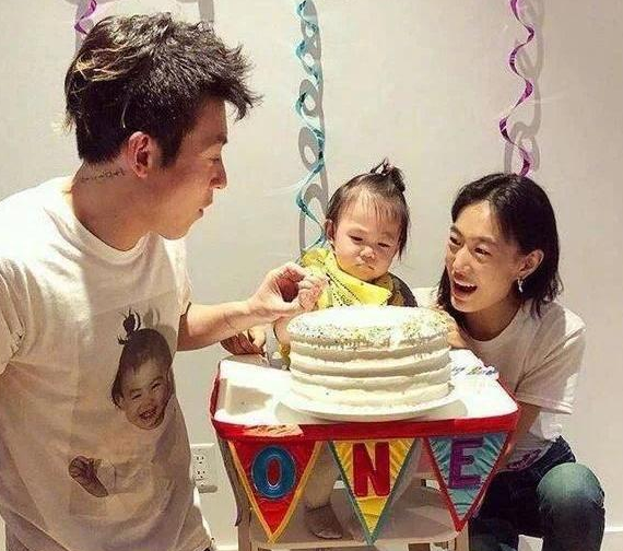 陈冠希女儿开挂式长大，完美继承爸爸高颜值，