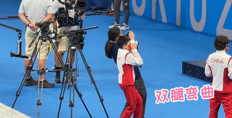 全红婵化身摄影师！郭晶晶一边苦等，为她戴金牌，陈芋汐没这待遇