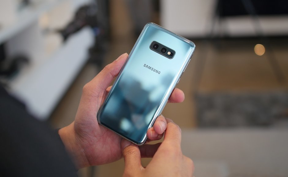 三星手机的长相，总算发布一次！Galaxy S10上手图赏