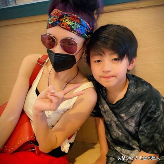 张柏芝谈三个儿子性格不同，大儿子才华很像谢霆锋，小儿子比较凶