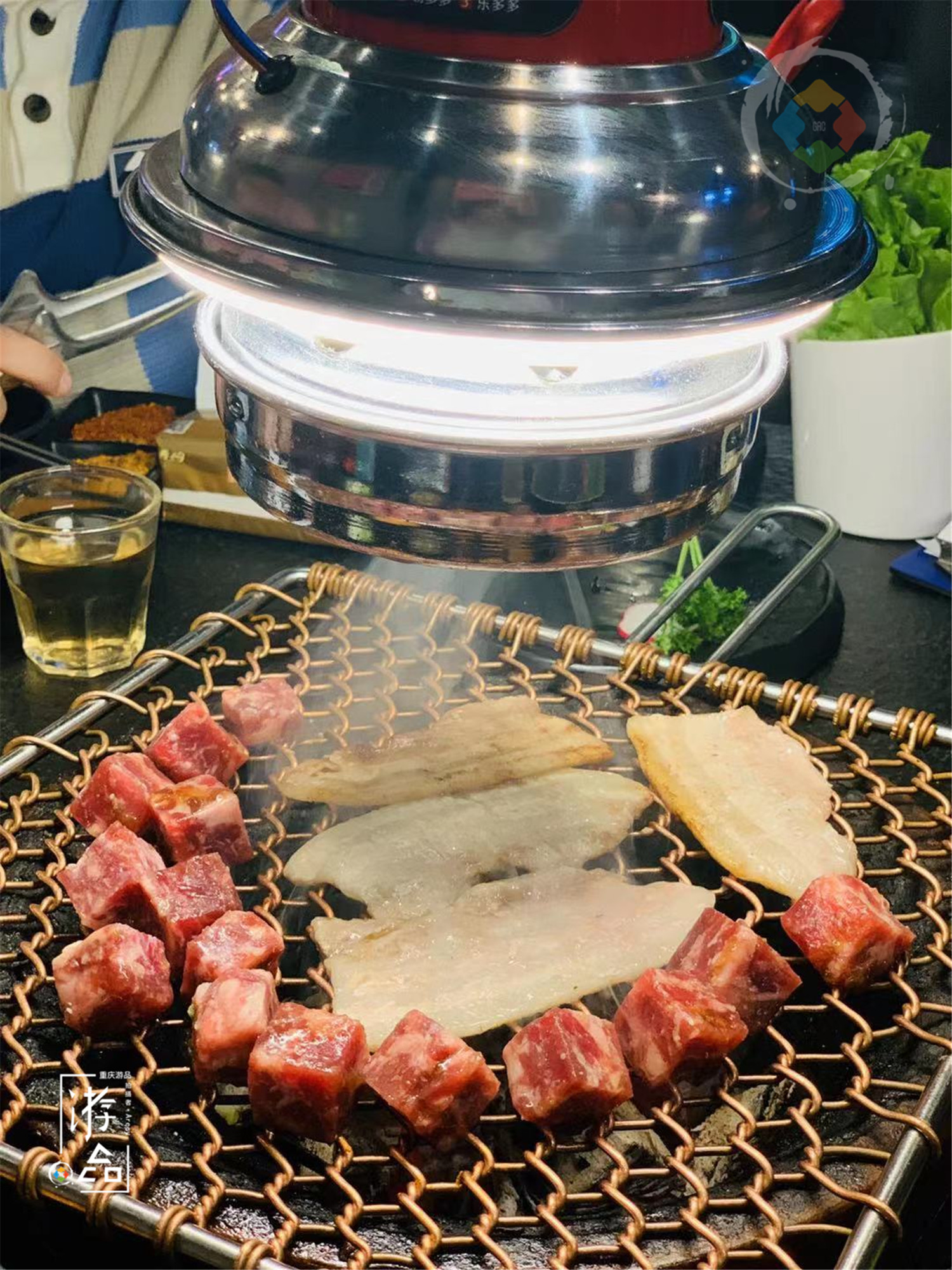 来历不明的东北烤肉，需要蘸着麻酱吃，重庆人纷纷表示拒绝