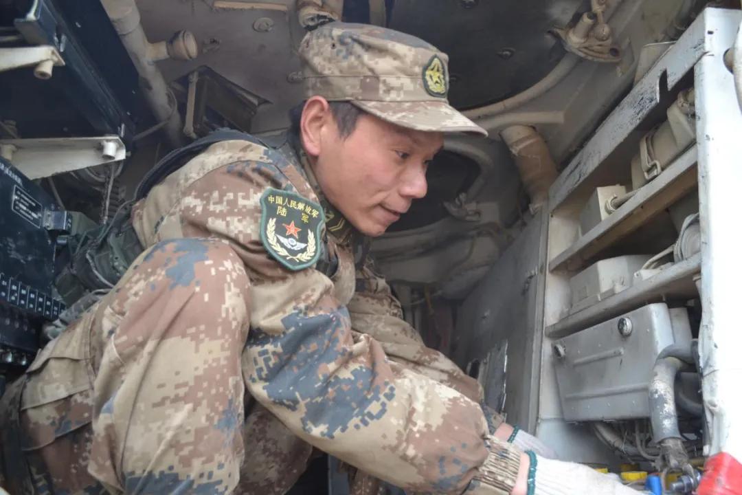 ���Ƚ����á��侯<a href=http://www.cngansu.cn/news/ target=_blank class=infotextkey>����</a>�ܶӰ���֧�� | ½����82���ž�ĳ��