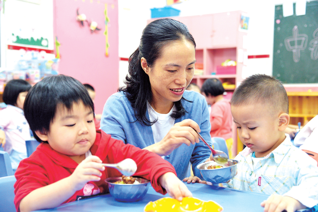 孩子总说幼儿园的饭更香，回家不爱吃饭，看到实物妈妈难以接受 No.13