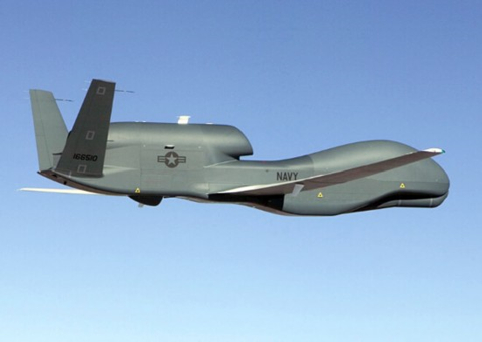 关键时刻伊朗先发制人开火，美军机凌空爆炸，