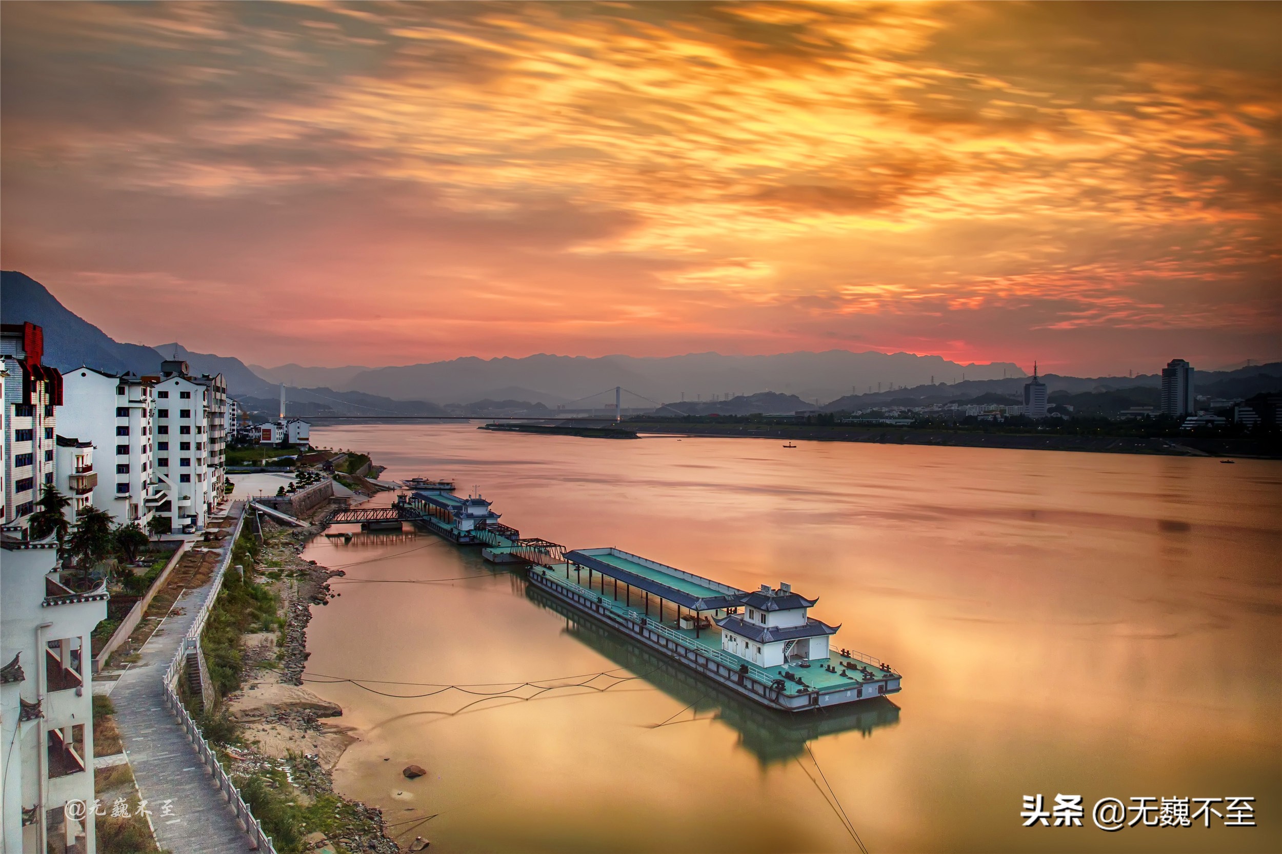 夜发清溪向三峡，灯影凝翠有人家(紫钗记灯街拾翠小桃红)