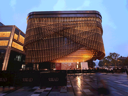 网红建筑沦为"自杀圣地"后被无限期关停