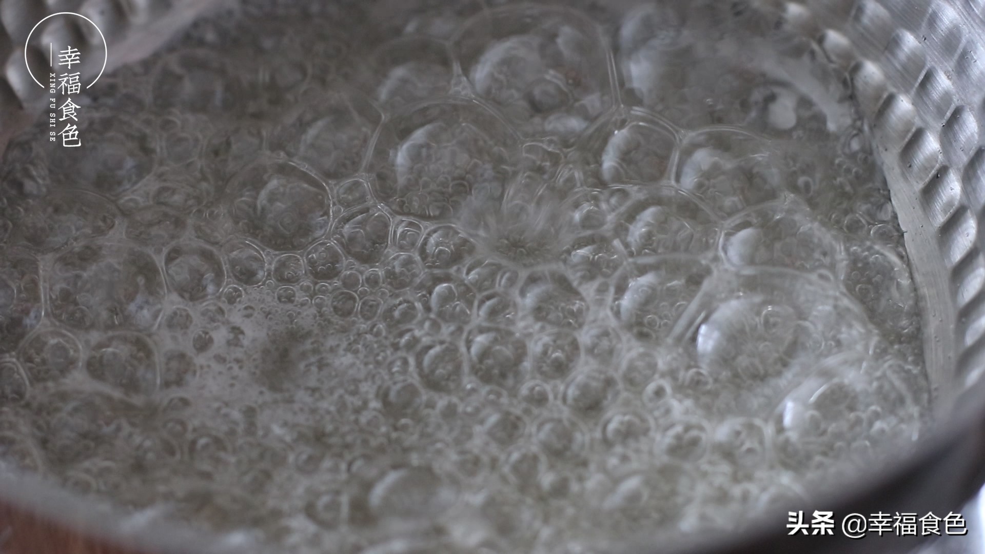 喝不完的牛奶烤一烤，甜嫩香滑的焦糖布丁就好了，孩子抢着吃