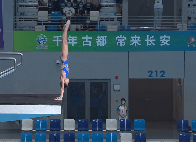 3个10分！全红婵再现水花消失术，正常发挥不庆祝，教练懒得鼓掌