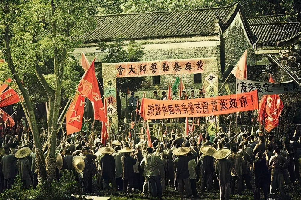 副团长牺牲，母亲悲痛欲绝，谁知17年后一中将来信：请娘来北京