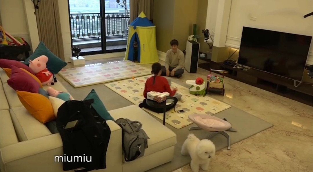 賈靜雯曬千萬豪宅！ 頭一次見三分離的廚房，自稱客廳大到能跑步