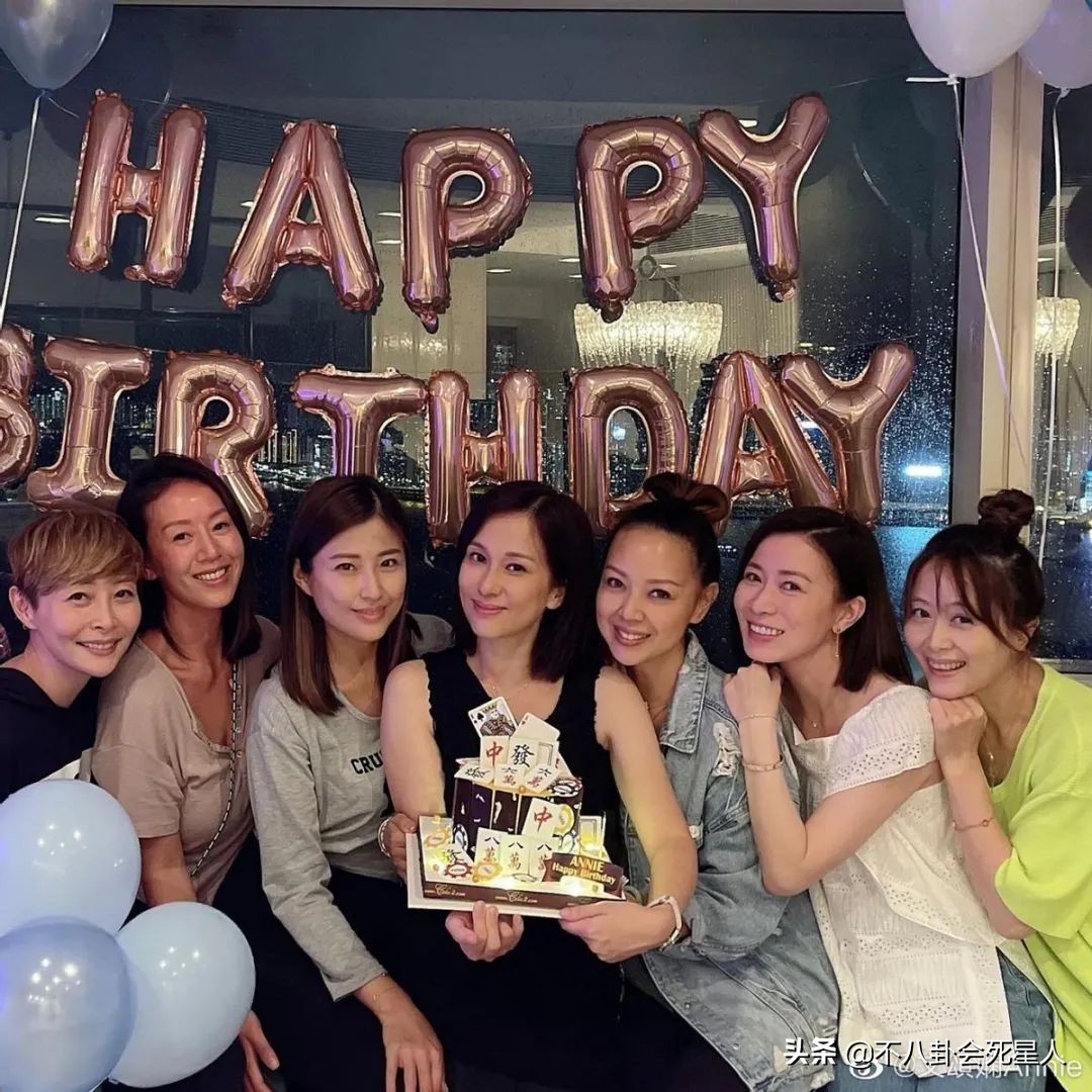 香港藝人聚會也有圈子之分，富豪明星一起玩，過氣藝人扎堆內(nèi)地