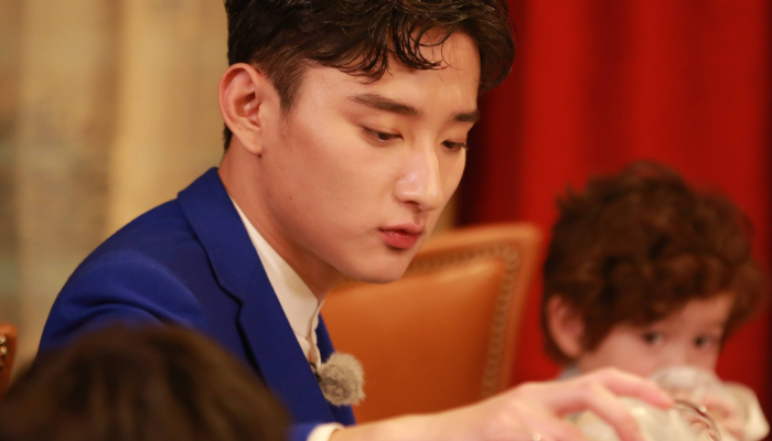 出道即巅峰的演员，于小彤成恋爱艺人，最后一